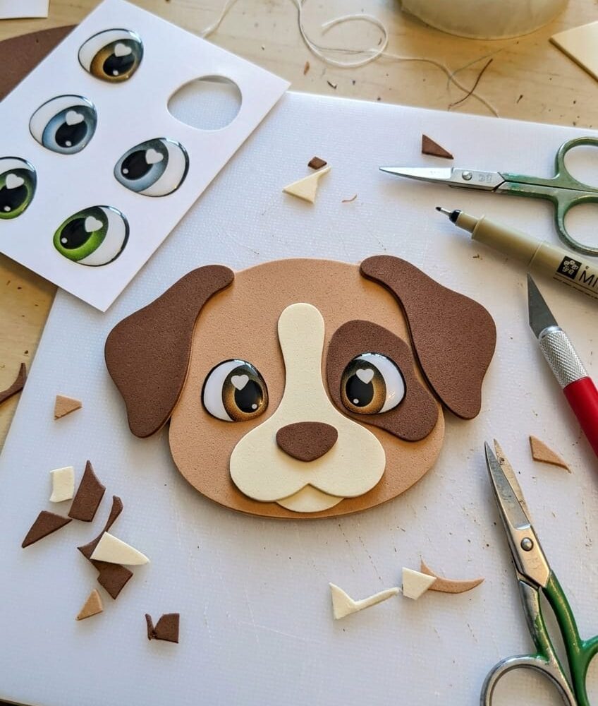Kiara G - Olhinho Resinado -  9 Pares . Biscuit, EVA, Gesso, Papel.